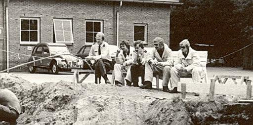 1977-09 vloer kelder gestort-.jpg